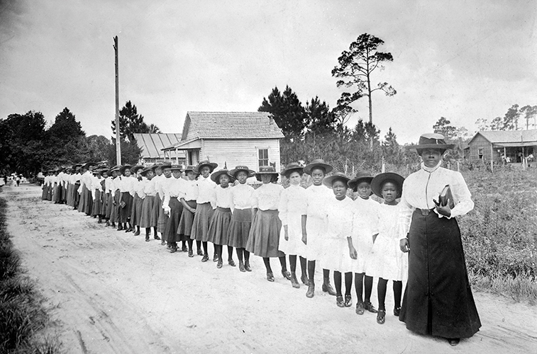 Bethune with students, 1905 Bethune with students, 1905